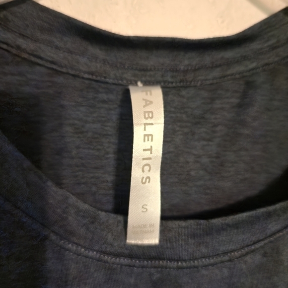 Fabletics Short Sleeve Tee Size S - Picture 3 of 9